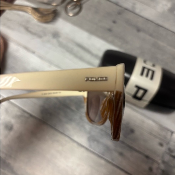 Police Sunglasses - Picture 4 of 5